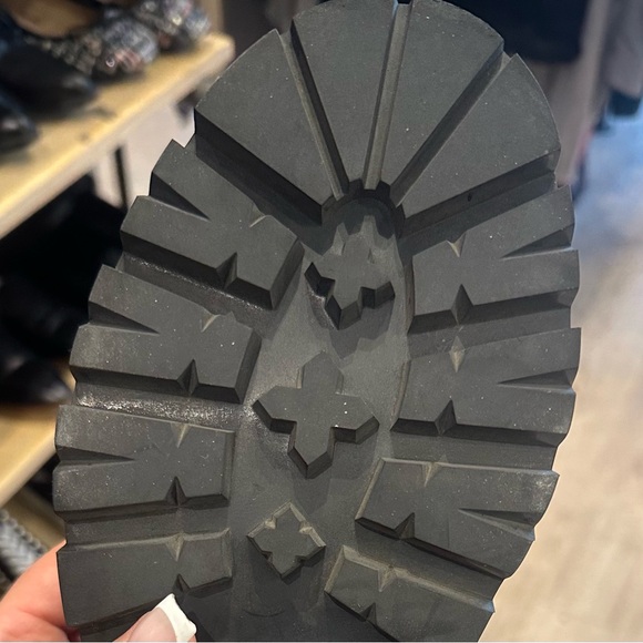 Celine Bulky laced boots , more like 41 running big - Picture 3 of 7